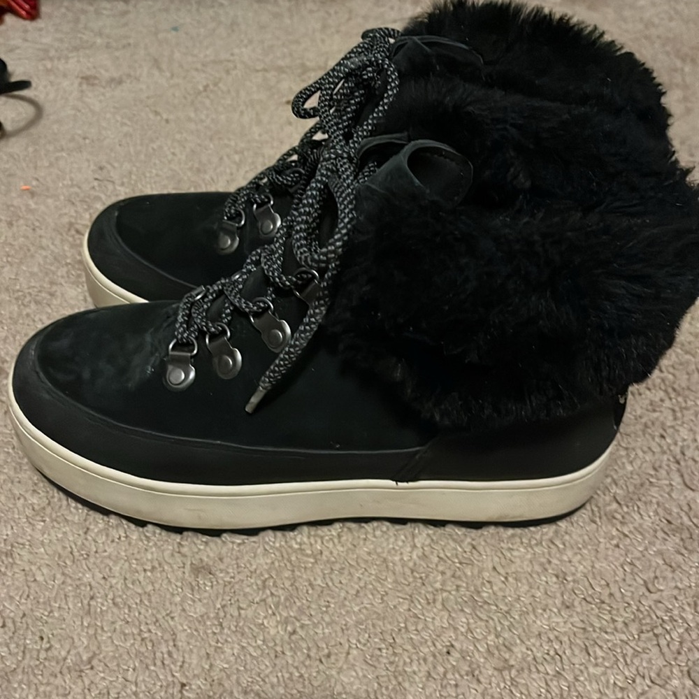 Women’s size 7 winter boots - great condition - Picture 3 of 6